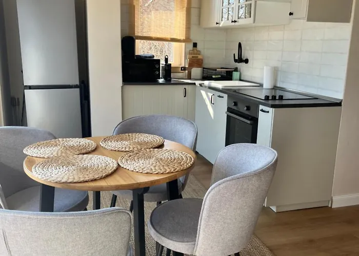 Hillside ناغيماروس