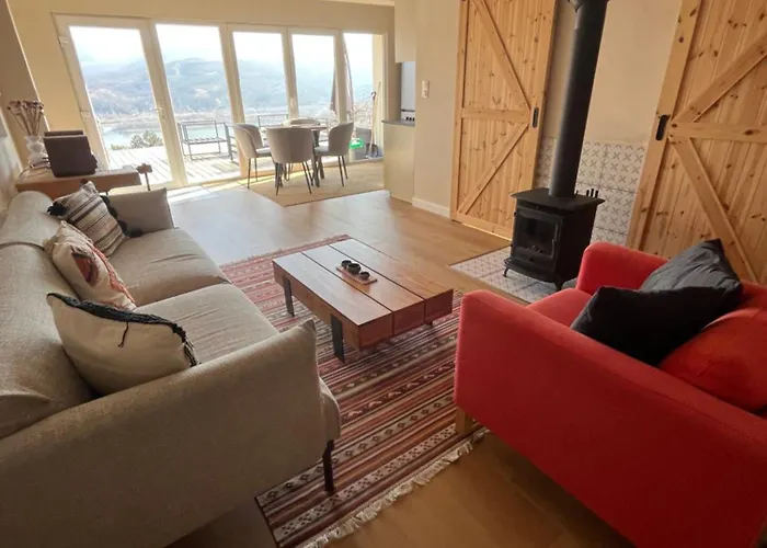 Hillside ناغيماروس